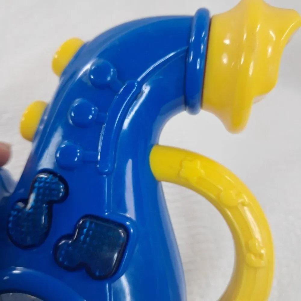 Pinkfong Baby Shark Lights N' Sounds‎ Saxophone blue toy instrument kids toddler